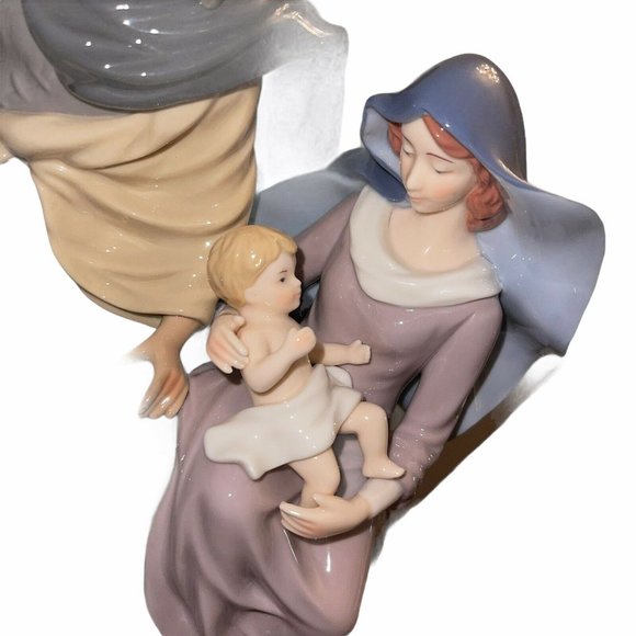 CLASSIC TREASURES Joseph Mary Baby Jesus Sculpture Fine Porcelain NO STAFF/BOX - Picture 3 of 12
